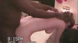 Идеалната руса МИЛФ секс клипове с животни с големи цици Лекси Марлоу позира гола след стриптийз