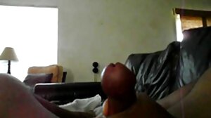 Глямурна масажистка порно клипове с възрастни Romi Rain ръкопаши петел